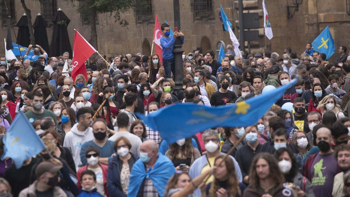 Los partidarios de la cooficialidad del asturiano se manifiestan en Oviedo