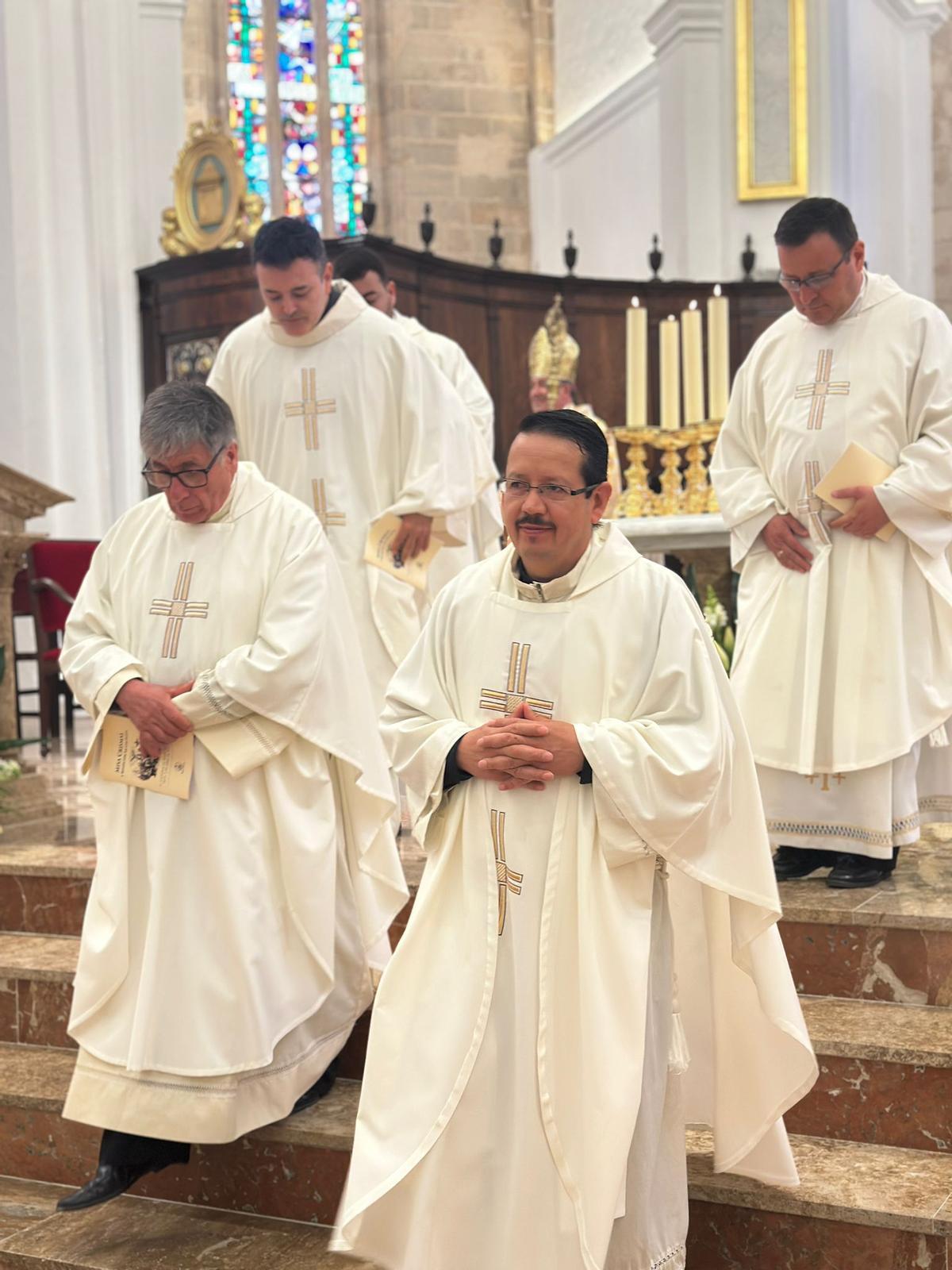 Todas las imágenes de la Misa Crismal en la Catedral de Ibiza.