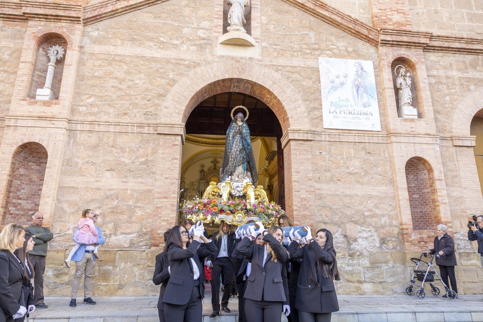 Las imágenes de la procesión del Encuentro del Domingo de Resurrección en Torrevieja