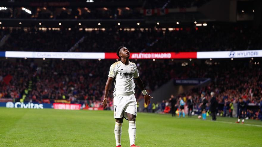 El delantero del Real Madrid Vinícius Júnior, ante el Atlético de Madrid, en Copa del Rey, en el Cívitas Metropolitano.