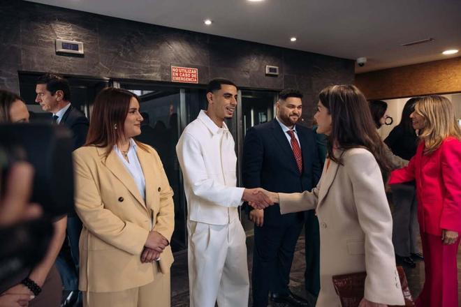 Dos jóvenes del programa Talento Joven de Lanzarote participan en un acto con la reina Letizia