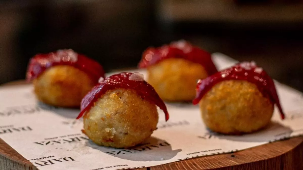 Dónde encontrar croquetas y burger de chuletón: la carne de moda en Barcelona