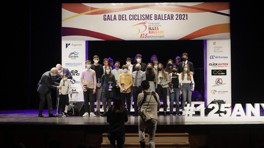 La Federación Balear de Ciclismo homenajea a sus campeones