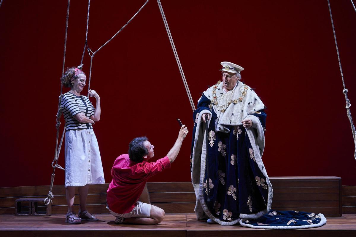 Un momento de la representación de ‘El rey que fue’, última obra del festival que se representó anoche.