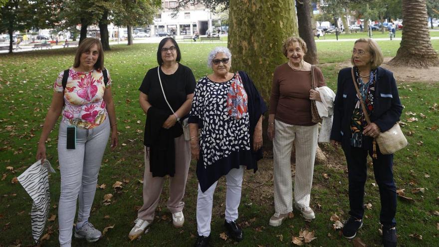Cuando la edad es algo más que un número, ni bizum ni citas médicas: así afrontan las personas mayores de Avilés los grandes cambios sociales