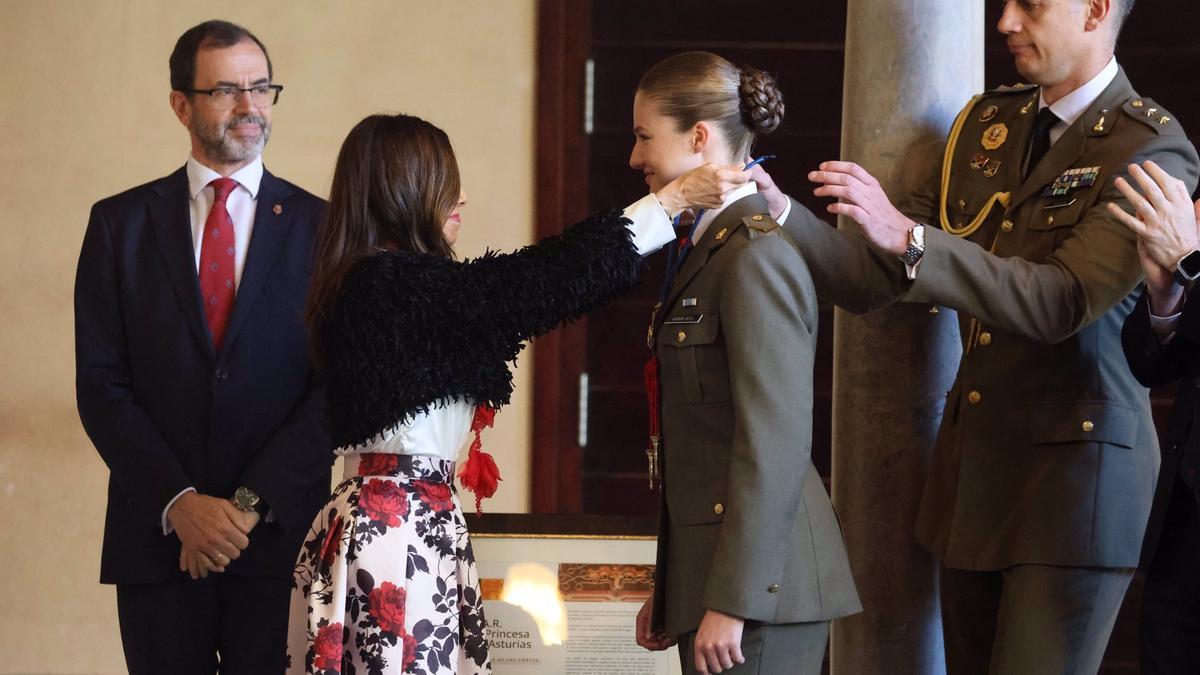 La princesa Leonor recibe las máximas distinciones de Aragón