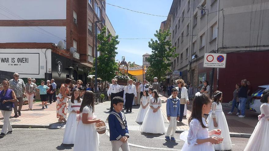 Procesión del Corpus en Lugones