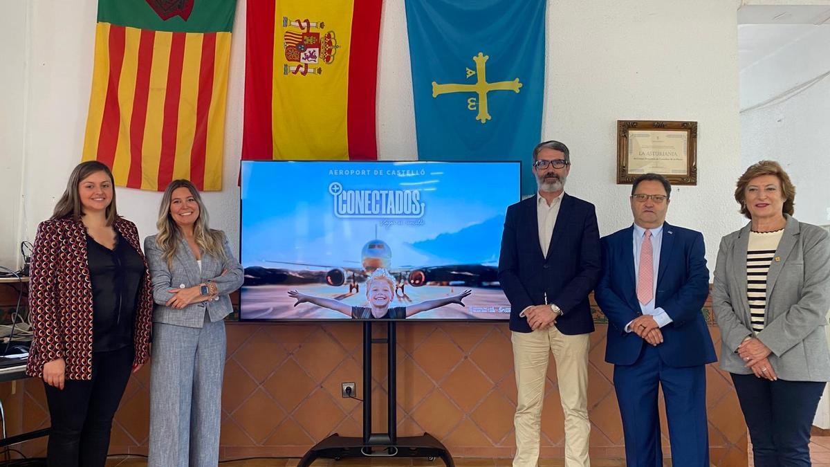 Las autoridades asistentes al acto de presentación.