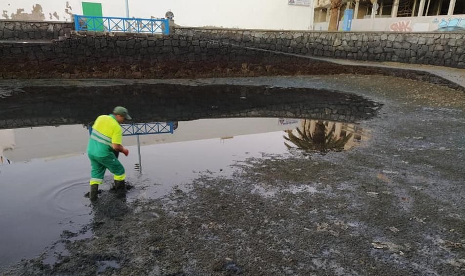 Limpieza  del interior del Charco de San Ginés en