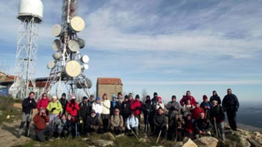 38 senderistas de Torrejoncillo y Coria marchan por la comarca de Montánchez