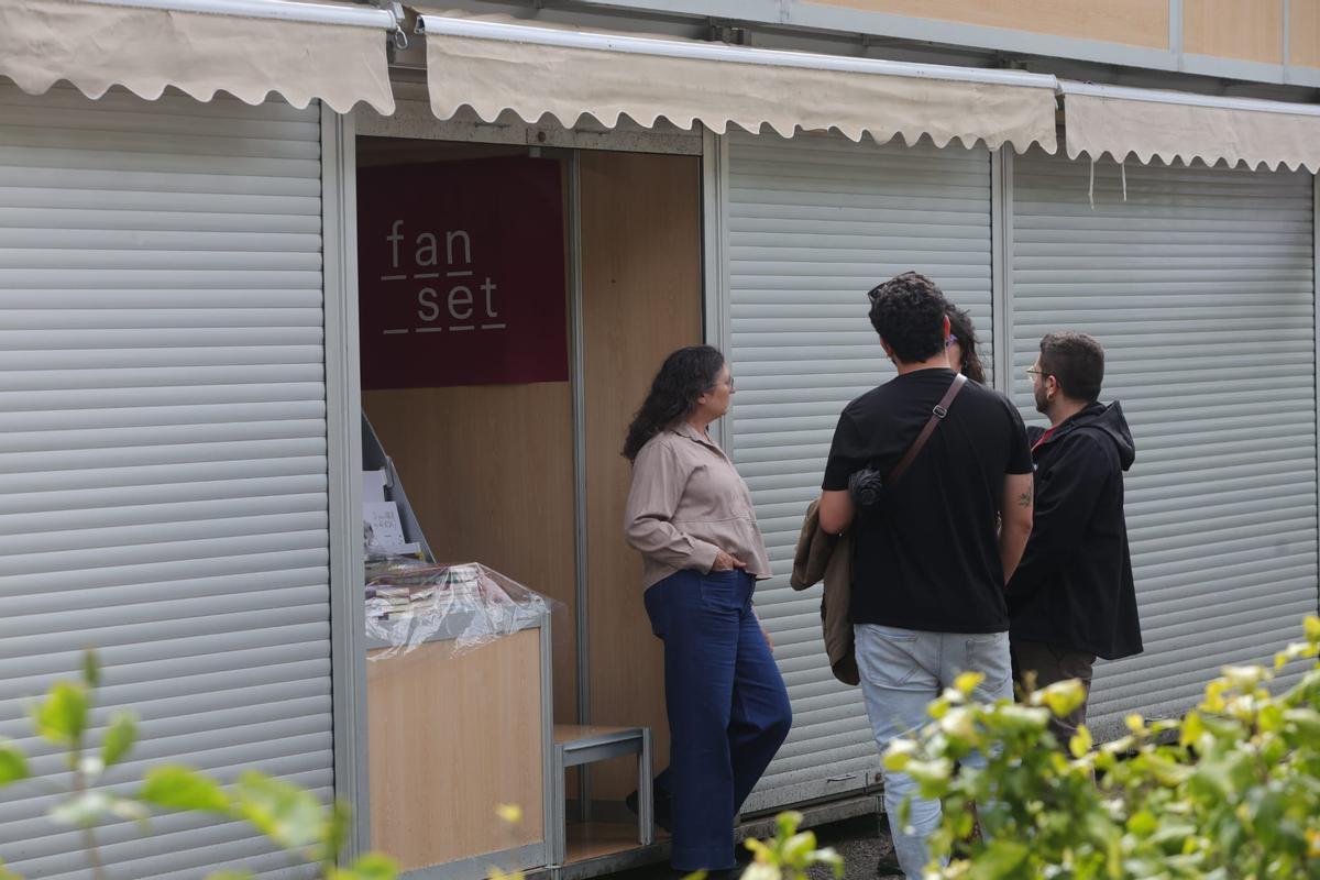 Sonsoles Ónega, Helena Resano, Zülfu Livanelli... la Fira del Llibre de València abre tras las lluvias de esta mañana