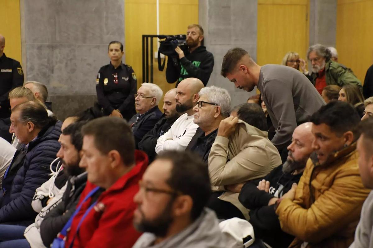 Los acusados durante el juicio.