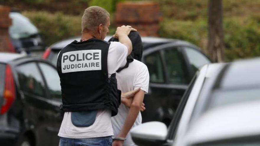 La policía detiene a un menor de edad en relación con el ataque yihadista a una iglesia francesa