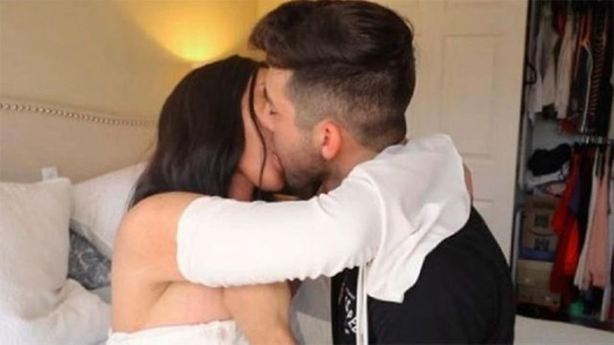 El polémico video en el que Chris Monroe besa a su hermana