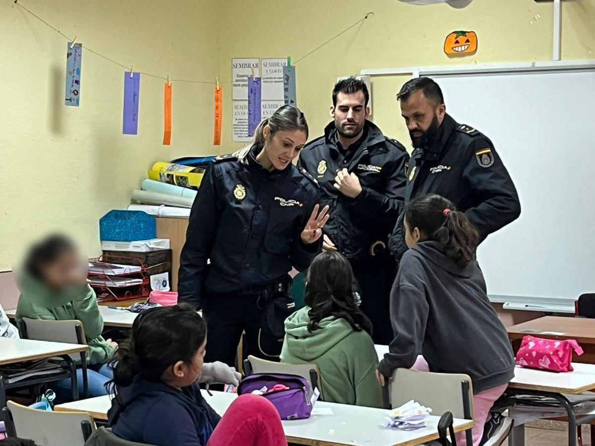 Prevenir e intervenir: si los agentes detectan que algún menor tiene problemas, activan el protocolo policial.