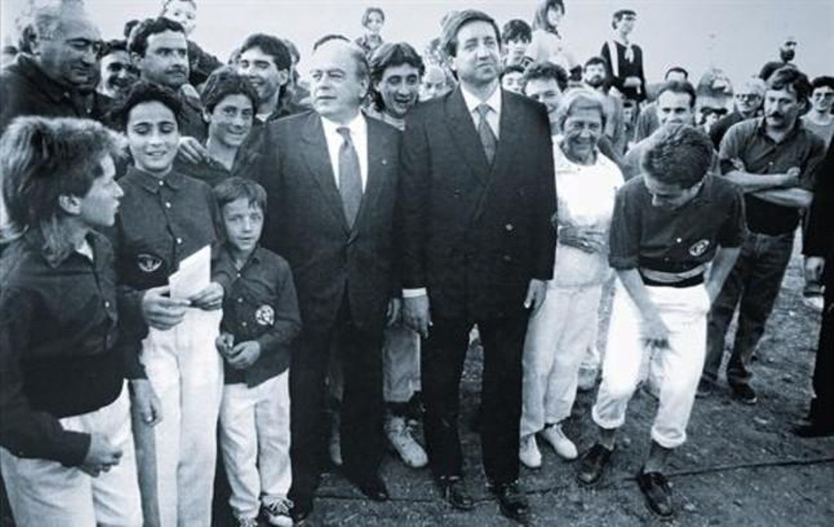 Primera pedra 8 El president Pujol i el llavors empresari «exemplar» De la Rosa, en les obres de Tibigardens (avui, Port Aventura), el 1992.