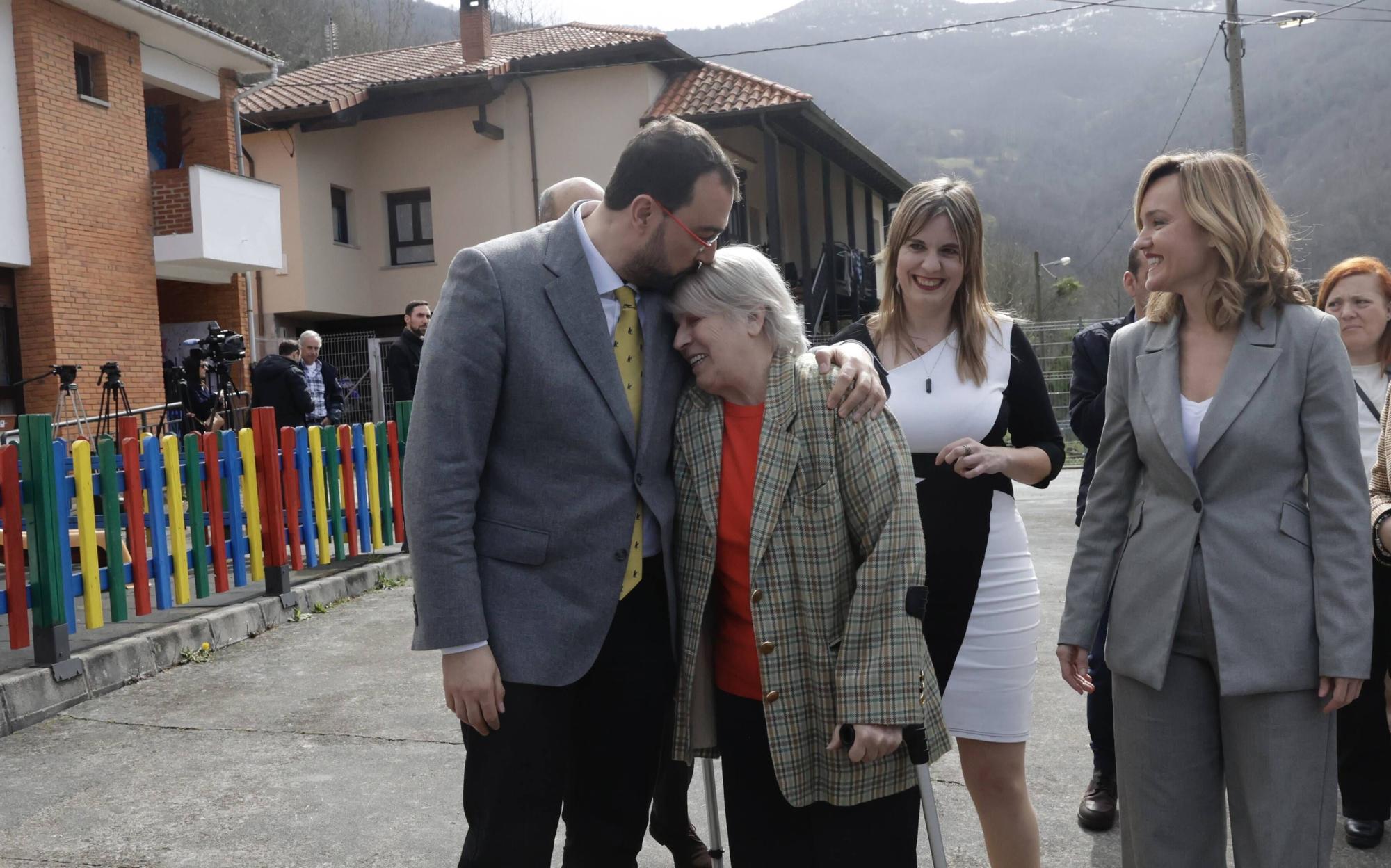 La ministra de Educación, Pilar Alegría, de visita en Asturias.