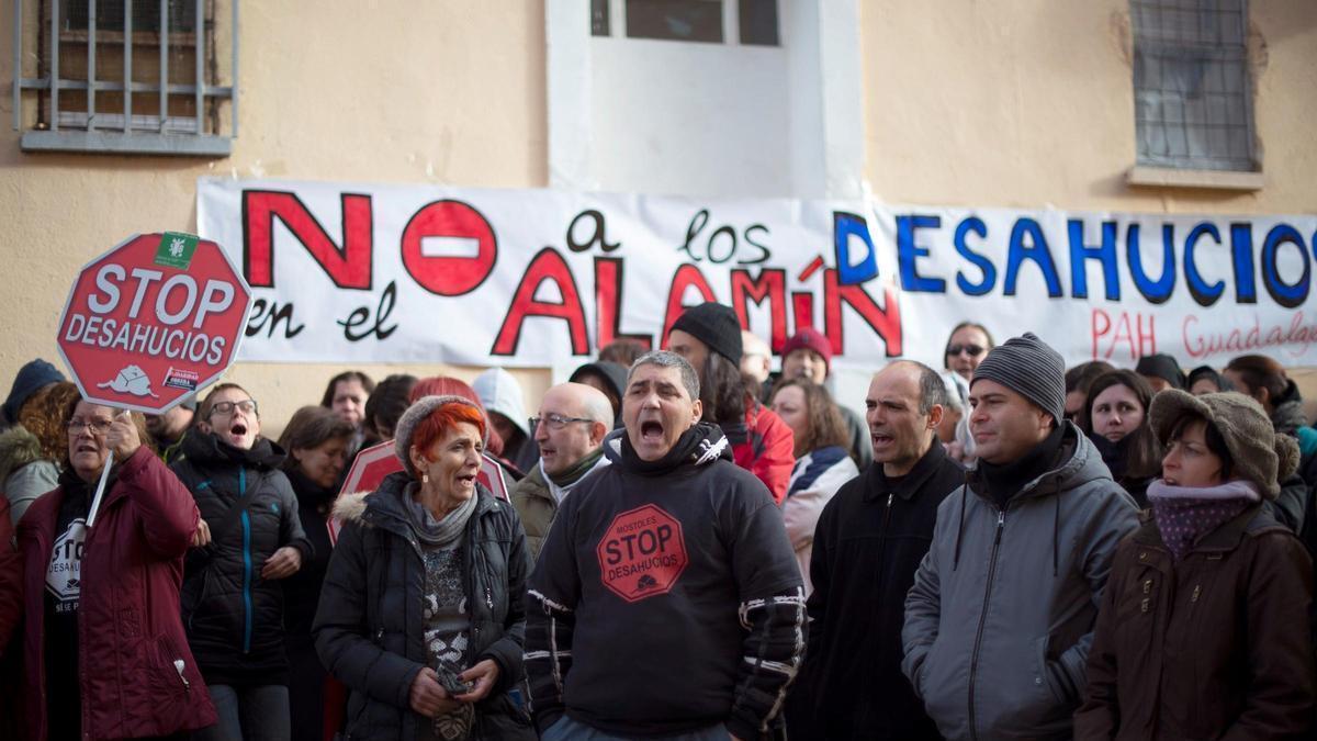 Catalunya lidera los desahucios en España pese al desplome nacional del 36%