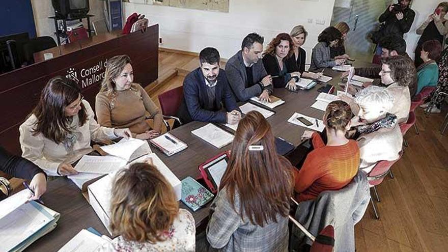 Imagen de la reunión del consejo rector del IMAS donde se habló del escándalo.