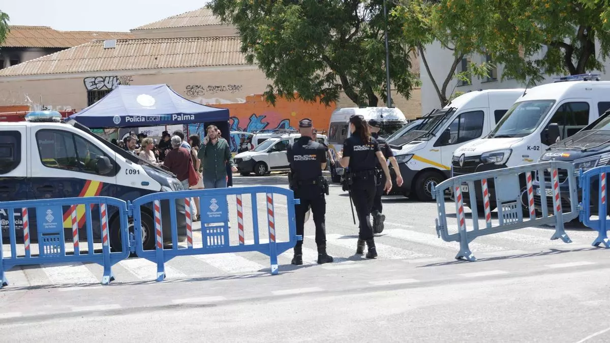 VÍDEO | La Policía inicia el desalojo de la antigua cárcel de Palma