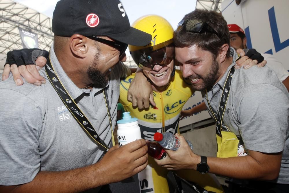 Froome se asegura el Tour en una crono en la que ganó el polaco Bodnar. Landa quedó a un segundo del podio de París. Urán y Bardet secundarán al campeón británico.