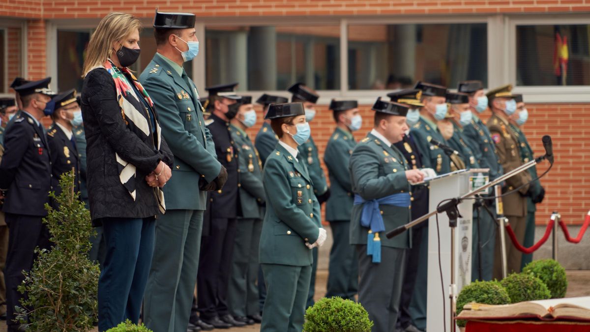 Una imagen del nuevo teniente coronel junto a la delegada del Gobierno y el general jefe de zona, hoy en Cáceres.
