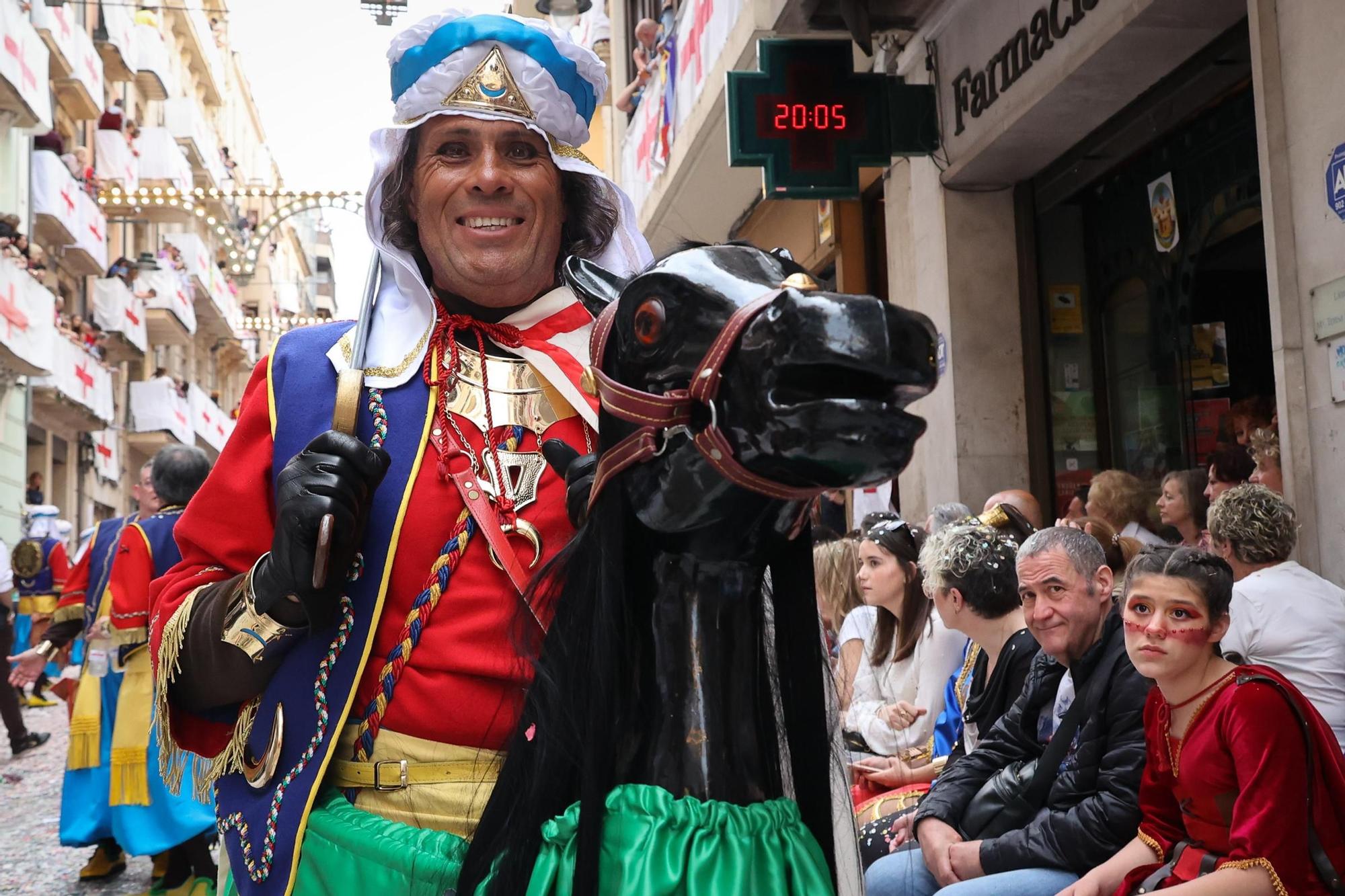 La mujer hace historia en la Entrada Mora de Alcoy