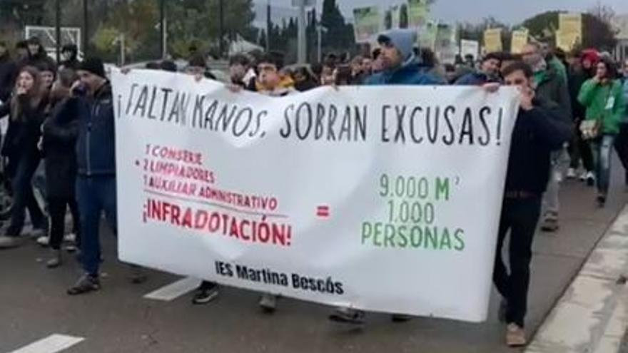 El IES Martina Bescós de Cuarte de Huerva vive hoy su tercer y último día de huelga: "¡Faltan manos, sobran excusas!"