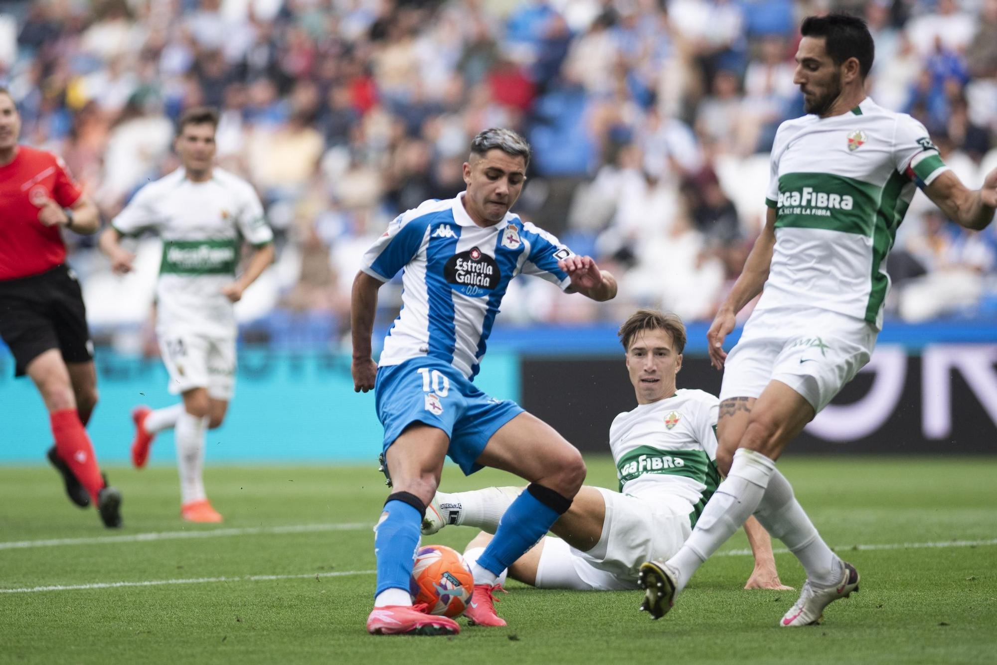 El Dépor cae goleado (0-4) por el Elche para cerrar la temporada 2025-25 en Riazor