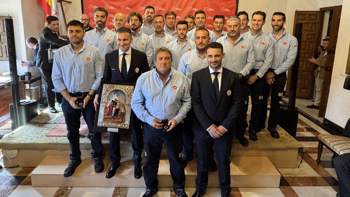 Homenaje a las instituciones por su labor en el incendio de la Mezquita-Catedral de Córdoba.