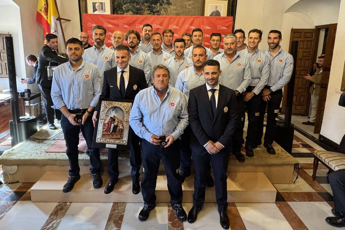 Homenaje a las instituciones por su labor en el incendio de la Mezquita-Catedral
