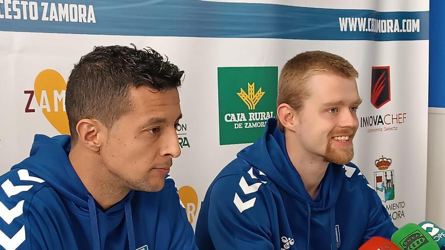 Saulo Hernández y Jacob Round, en rueda de prensa.