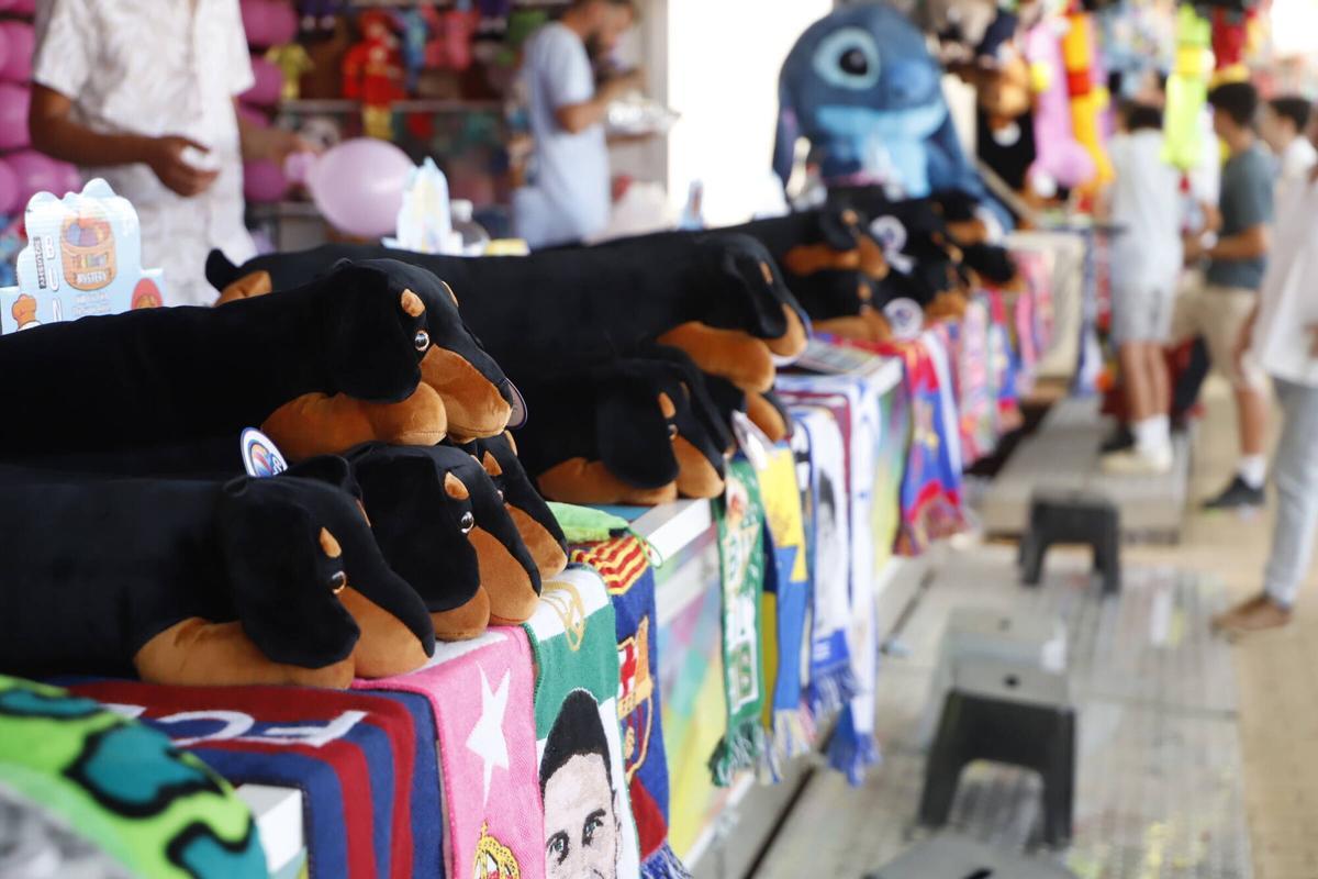 Las tómbolas y juegos de azar en la Feria de Córdoba, en imágenes