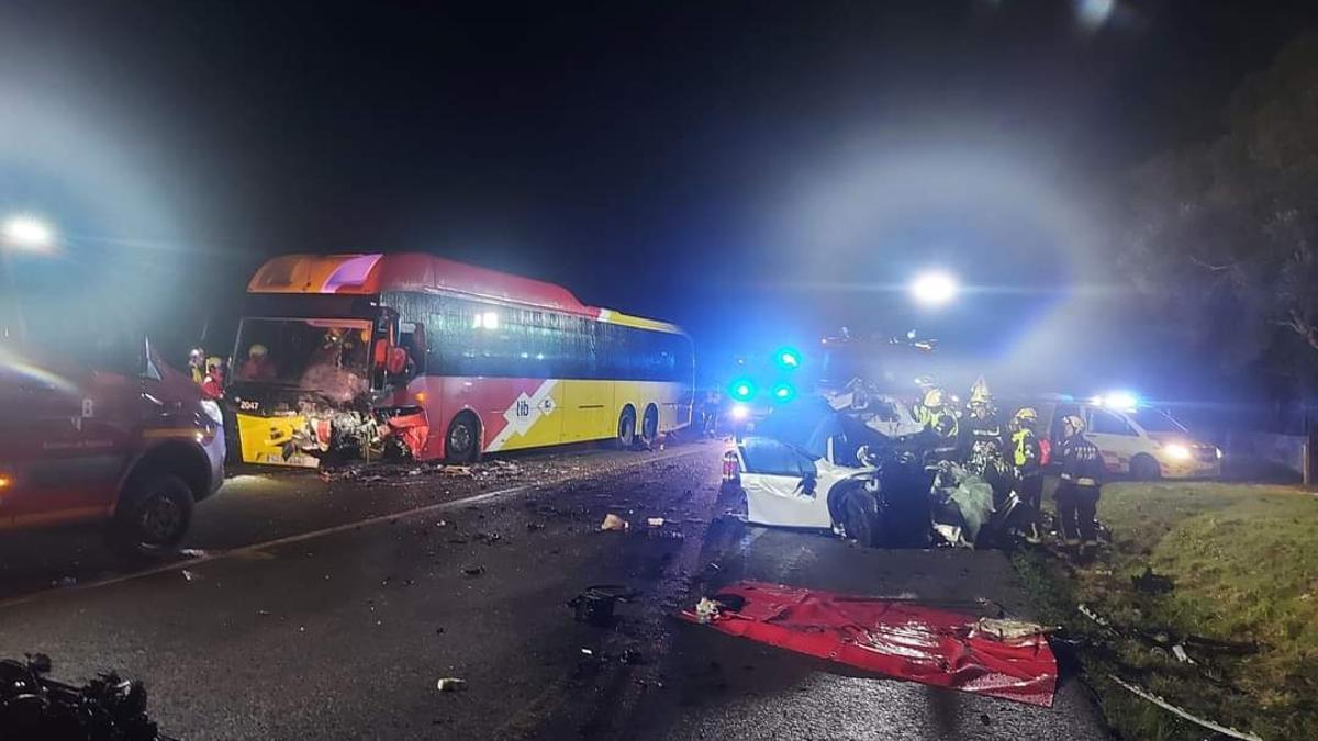 Accidente mortal en Pollença entre en autobús y un coche