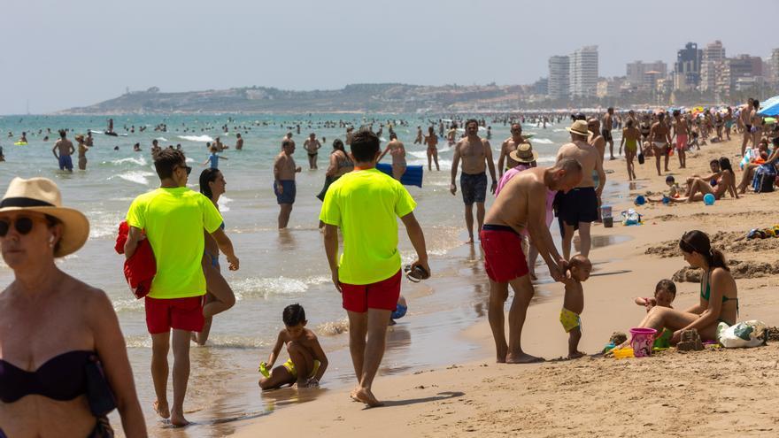 El Campello adjudica por vía de emergencia el servicio de socorrismo por 550.000 euros hasta el 12 de octubre