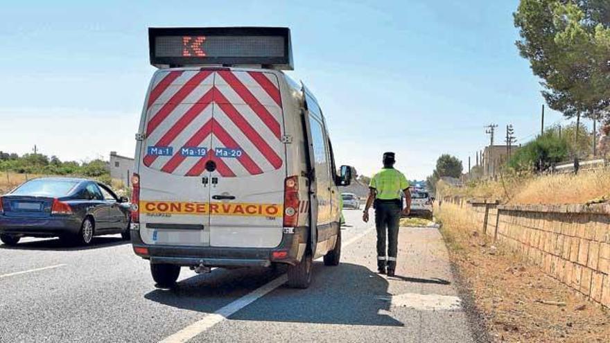 Polizisten sicherten die Unfallstelle.