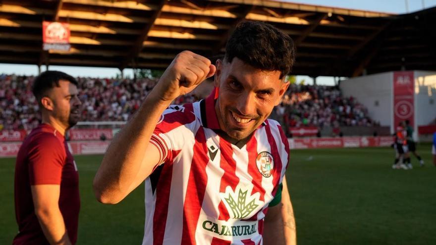 Carlos Ramos renueva por el Zamora CF: El capitán sigue en casa