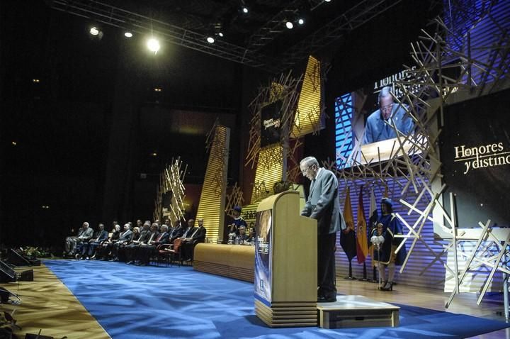 ENTREGA DE HONORES Y DISTINCIONES DEL CABILDO DE ...