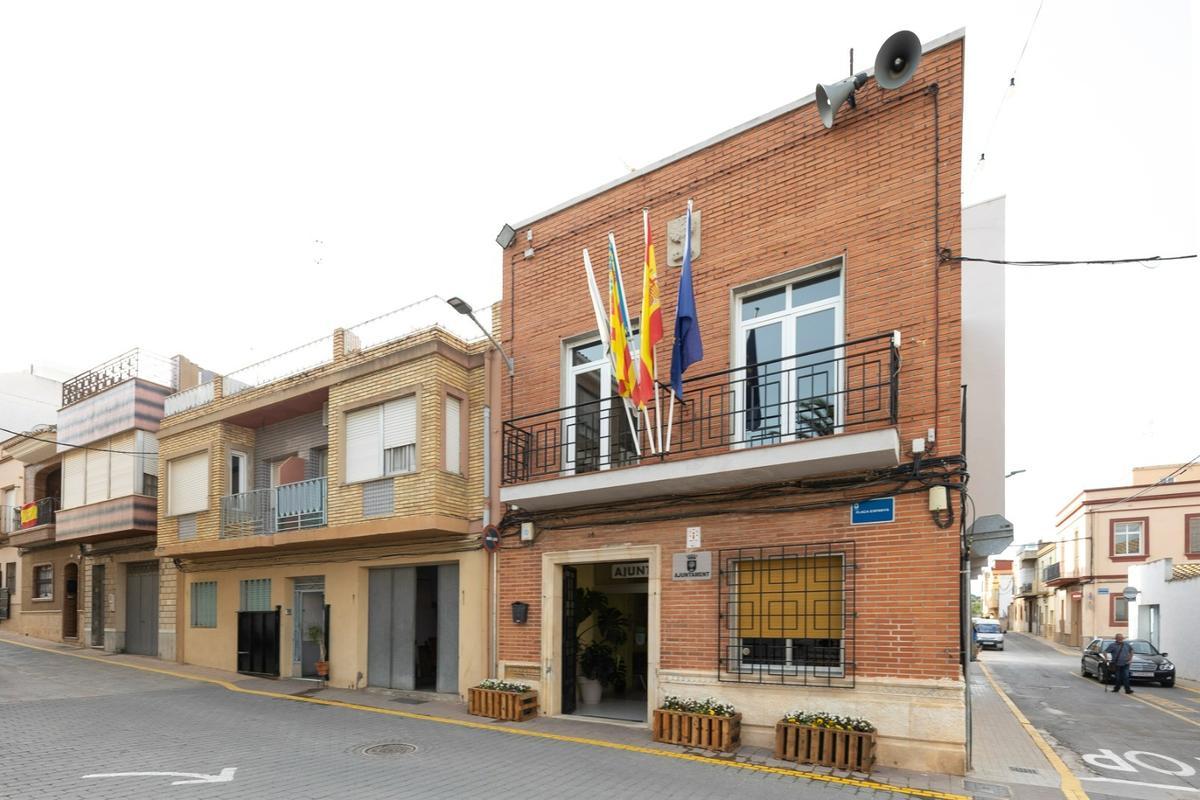 Imagen de la fachada del Ayuntamiento de la Llosa.