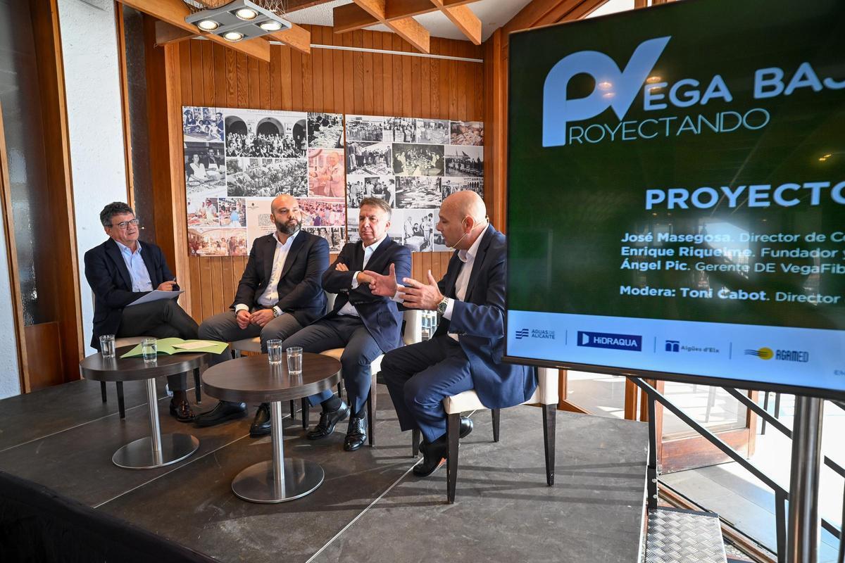 Foro Proyectando Vega Baja en el Club Naútico de Torrevieja