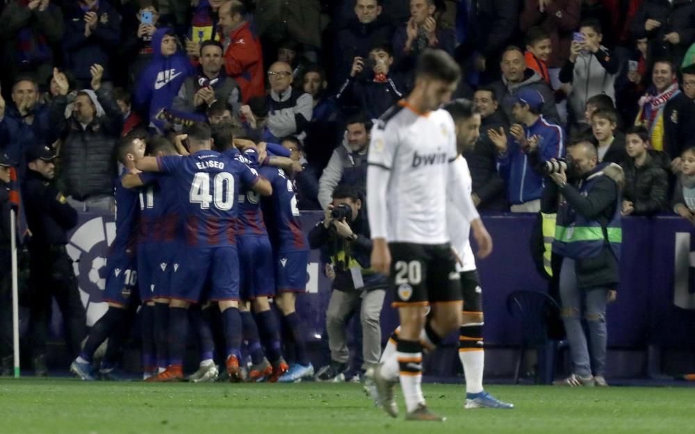 Las mejores imágenes del derbi Levante UD - Valencia CF