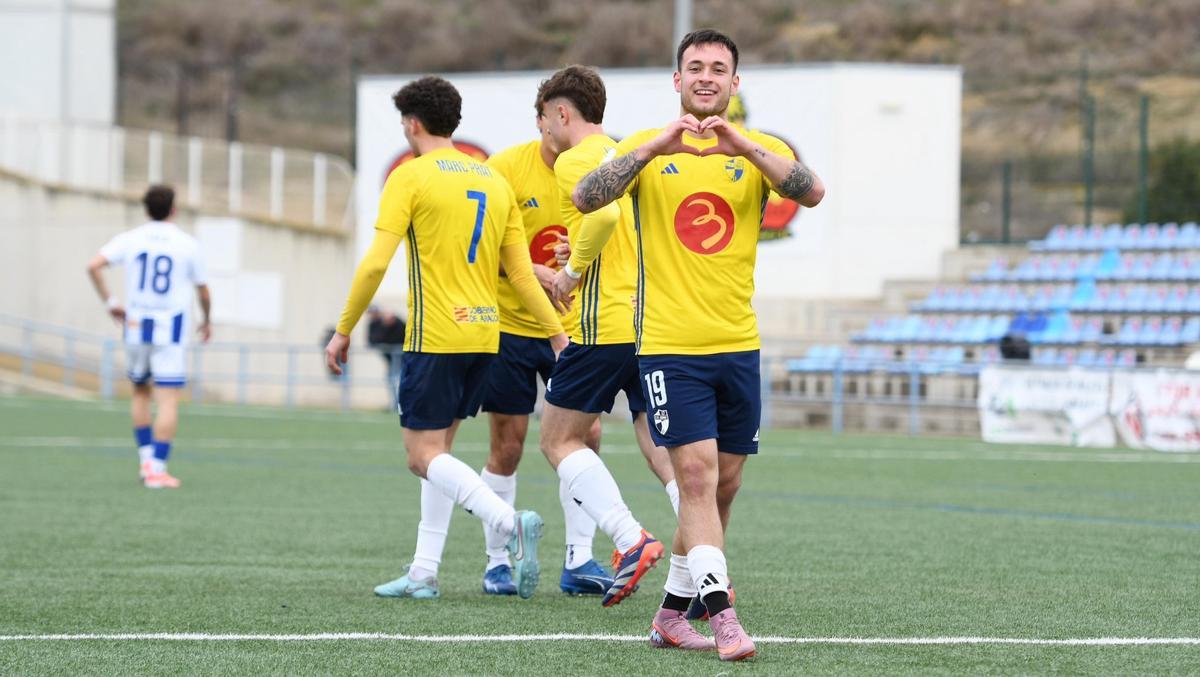 Kevin Soeiro celebra el gol del Ebro ante la SD Ejea.