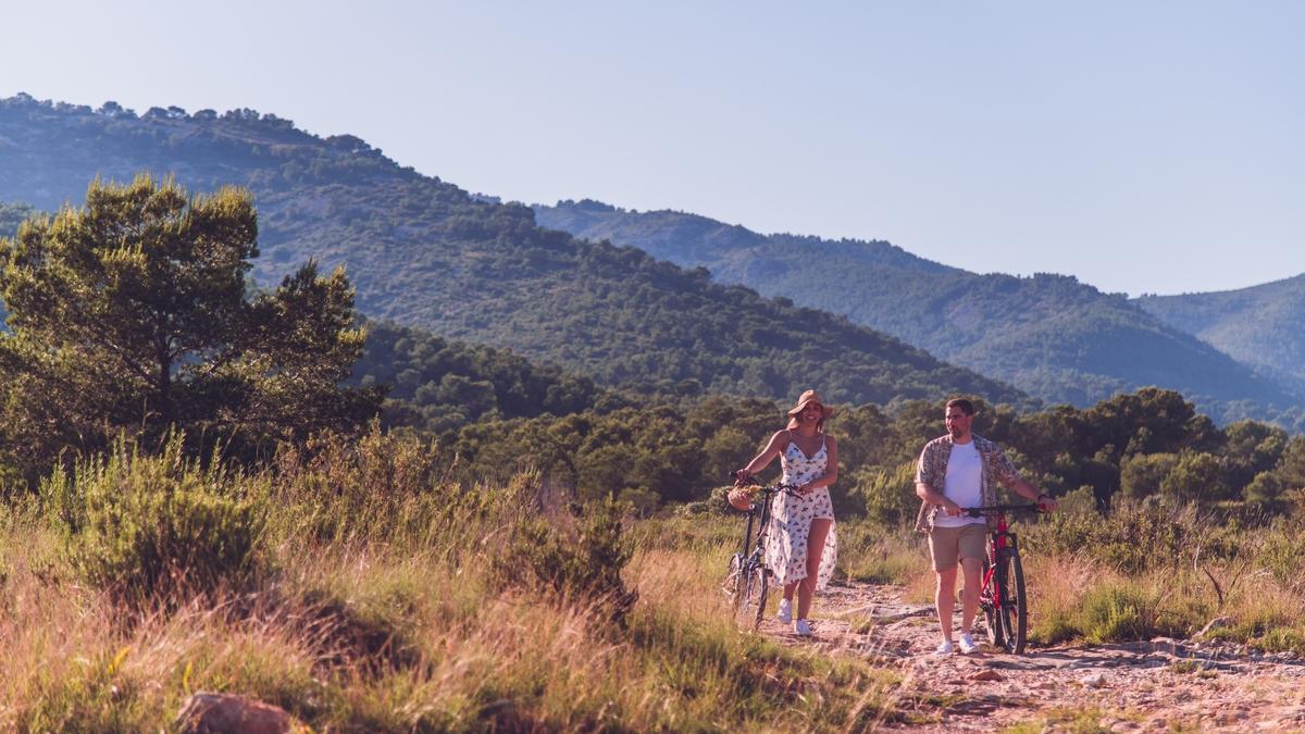 Visitas por los bellos paisajes de la zona, inmersa en pleno parque natural de la Serra d’Irta, se combinan con rutas para conocer edificaciones emblemáticas.