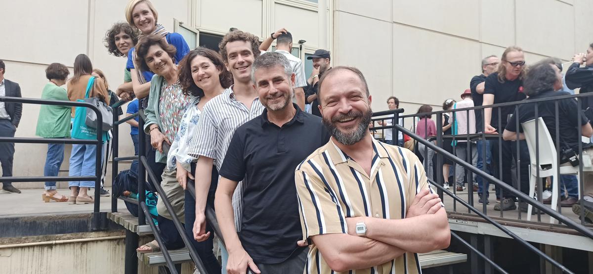 Parte del equipo de 'Zona inundable', junto a Josep Ramon Cerdà, director del Principal de Palma.