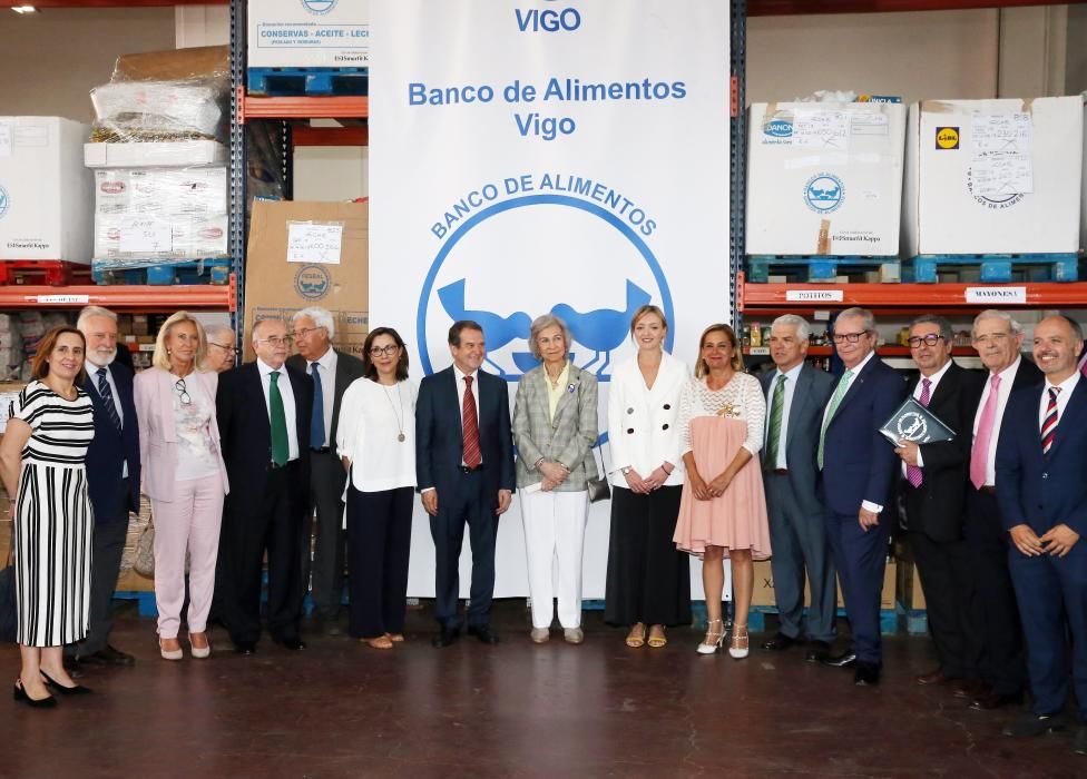 La reina Sofía visita el Banco de Alimentos de Vigo