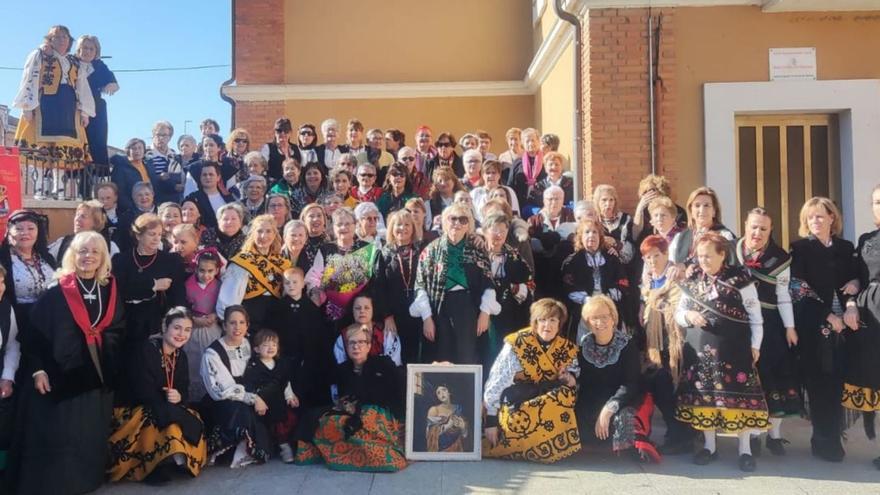 Santa Cristina honra a Santa Águeda con un oficio religioso, comida fraternal y baile