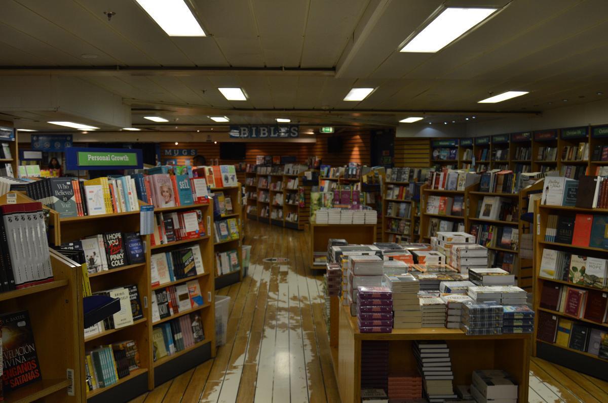 Librería flotante del Lohos Hope