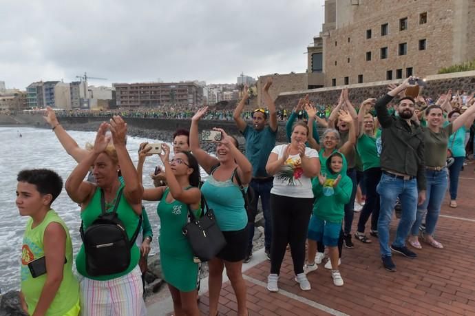 23-08-2019 LAS PALMAS DE GRAN CANARIA. Cadena humana en el paseo de Las Canteras contra el incendio  | 23/08/2019 | Fotógrafo: Andrés Cruz