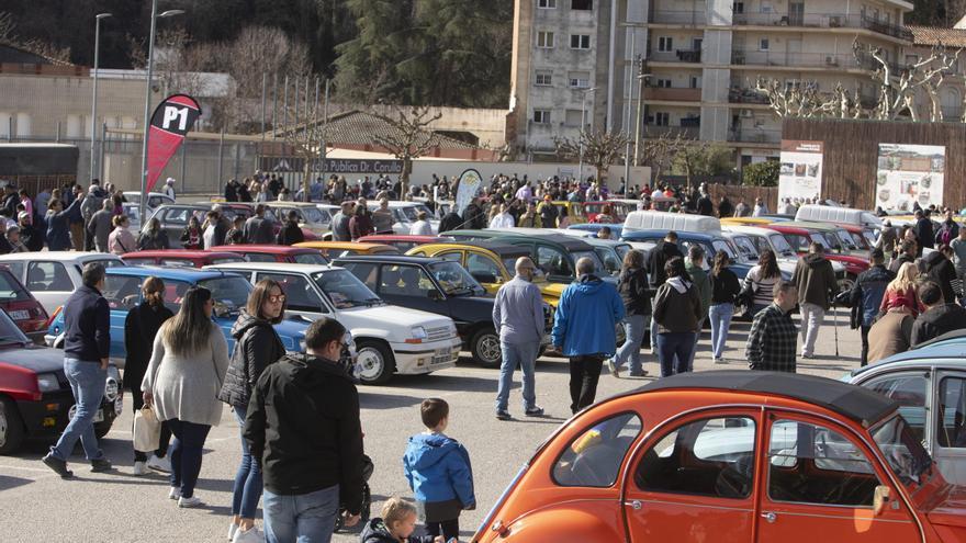 700 vehicles  recorren Arbúcies en la Trobada de Clàssics