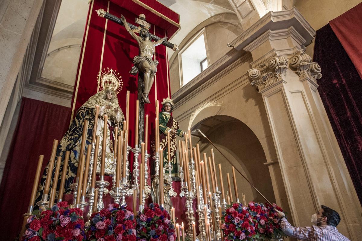 Detalles de la Cristo que no ha podido salir en procesión por las prevenciones frente al covid